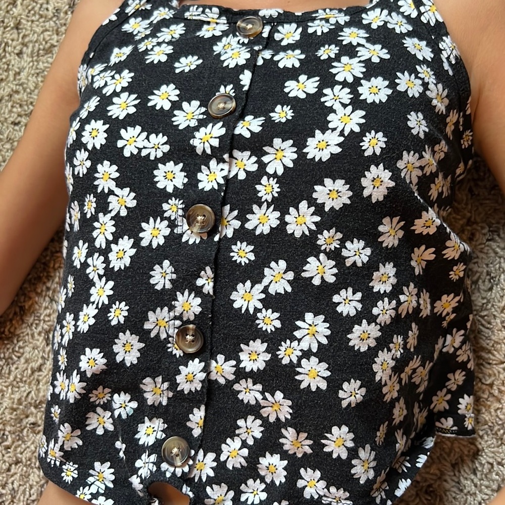 Justice Kids daisy shirt size 7